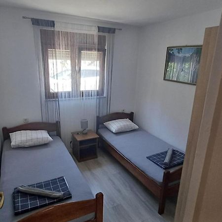 Apartamento Leo Vir Exterior foto
