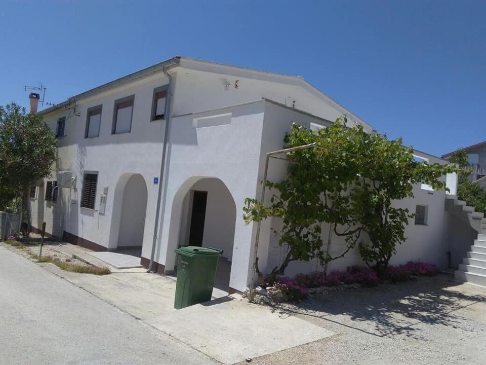 Apartamento Leo Vir Exterior foto