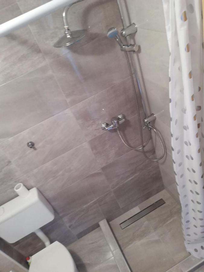 Apartamento Leo Vir Exterior foto