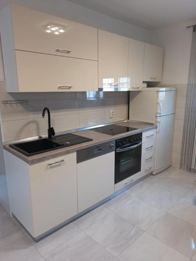 Apartamento Leo Vir Exterior foto